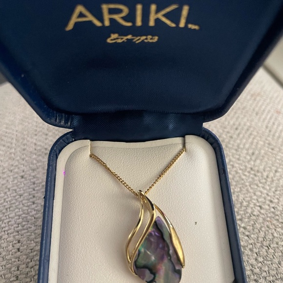 Ariki Paua Shell Teardrop Pendant Necklace - Picture 2 of 2